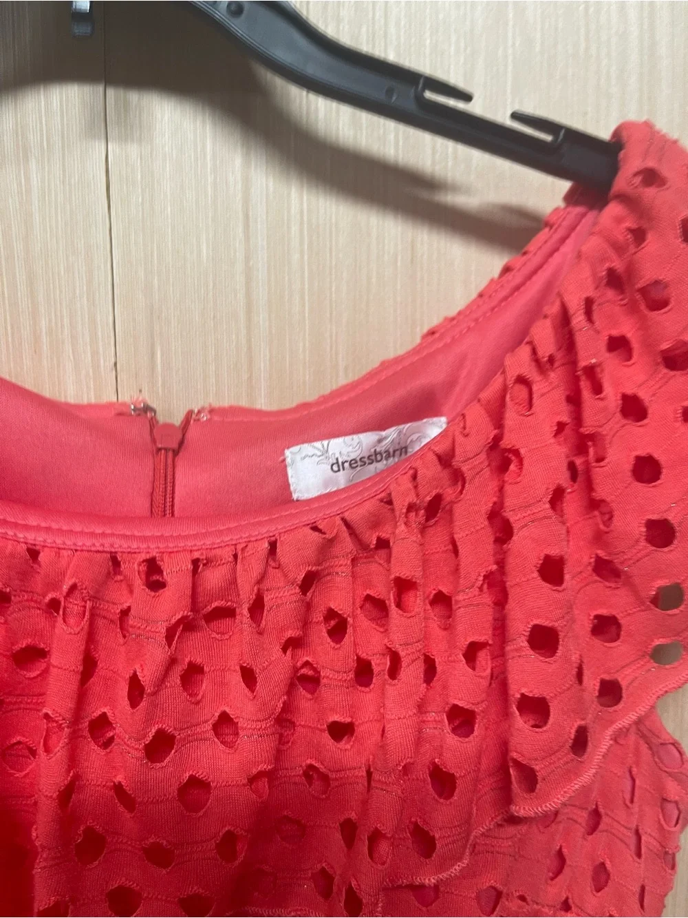 Dressbarn eyelet Dress, ruffle collar size 8, knee length , good condition - Picture 3 of 3